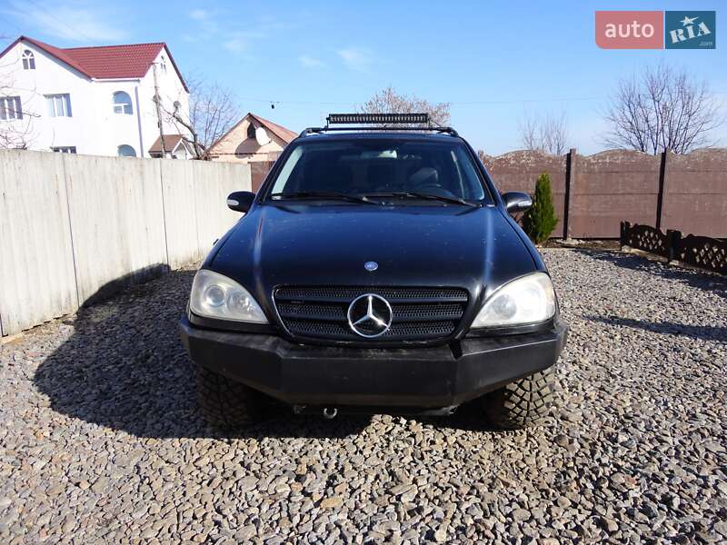 Внедорожник / Кроссовер Mercedes-Benz M-Class 2004 в 