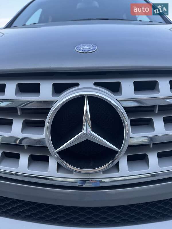 Внедорожник / Кроссовер Mercedes-Benz M-Class 2010 в Ужгороде