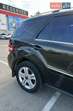 Внедорожник / Кроссовер Mercedes-Benz M-Class 2009 в 