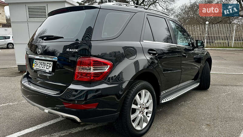Внедорожник / Кроссовер Mercedes-Benz M-Class 2010 в Одессе