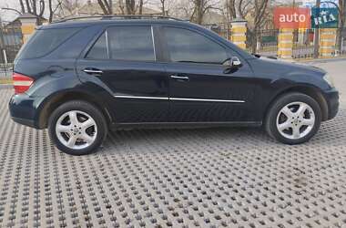 Внедорожник / Кроссовер Mercedes-Benz M-Class 2006 в 