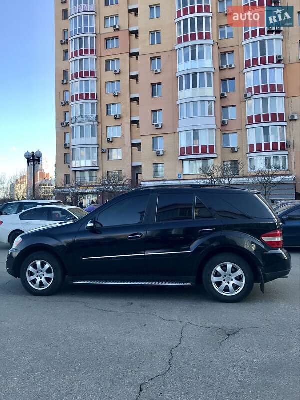 Внедорожник / Кроссовер Mercedes-Benz M-Class 2006 в Первомайске