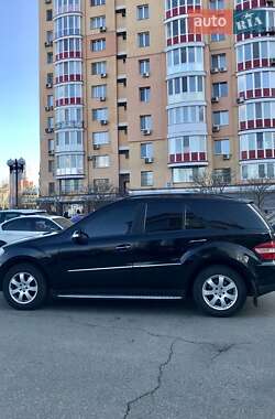 Позашляховик / Кросовер Mercedes-Benz M-Class 2006 в 