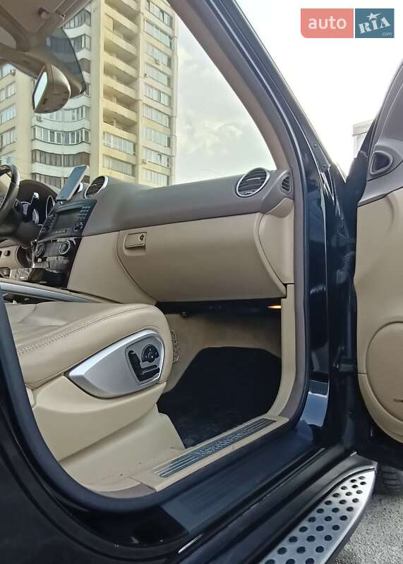 Внедорожник / Кроссовер Mercedes-Benz M-Class 2006 в Первомайске