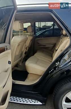 Позашляховик / Кросовер Mercedes-Benz M-Class 2006 в 
