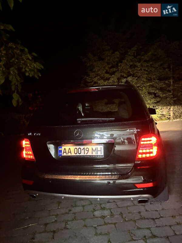 Внедорожник / Кроссовер Mercedes-Benz M-Class 2010 в Киеве