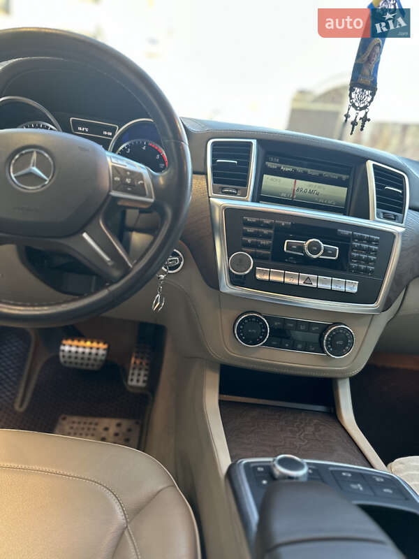 Внедорожник / Кроссовер Mercedes-Benz M-Class 2013 в Тернополе