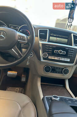 Внедорожник / Кроссовер Mercedes-Benz M-Class 2013 в 