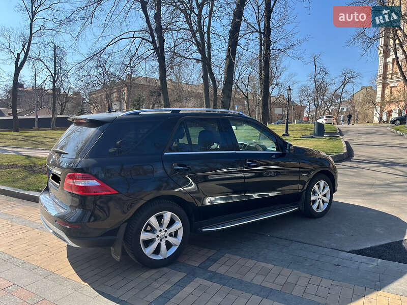Позашляховик / Кросовер Mercedes-Benz M-Class 2012 в Києві