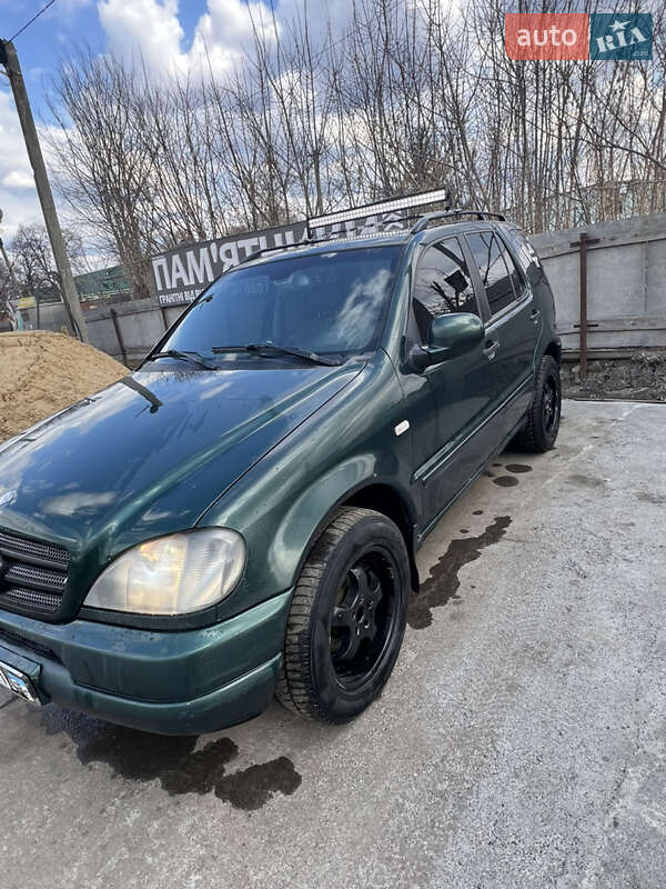 Внедорожник / Кроссовер Mercedes-Benz M-Class 2001 в Балаклее