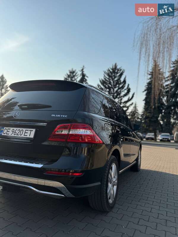 Внедорожник / Кроссовер Mercedes-Benz M-Class 2011 в Черновцах
