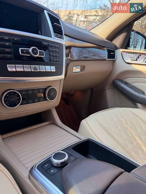 Внедорожник / Кроссовер Mercedes-Benz M-Class 2011 в Черновцах
