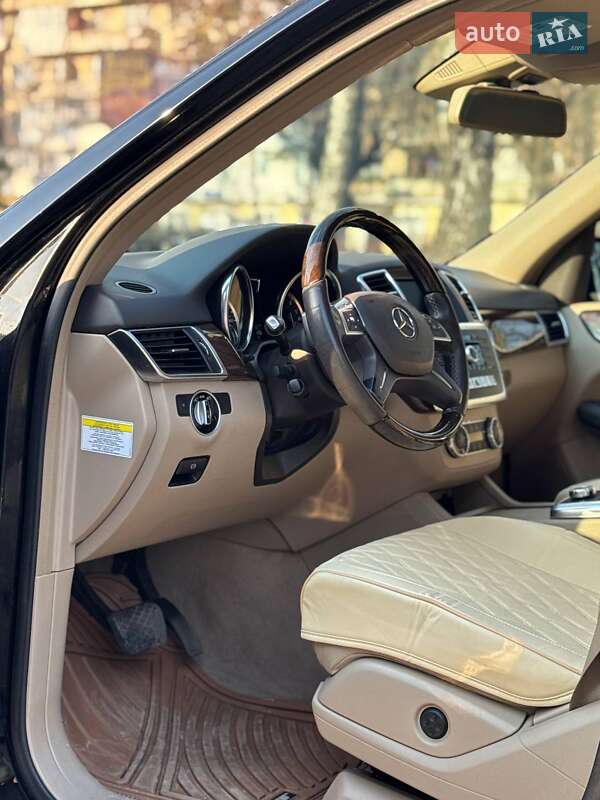 Внедорожник / Кроссовер Mercedes-Benz M-Class 2011 в Черновцах