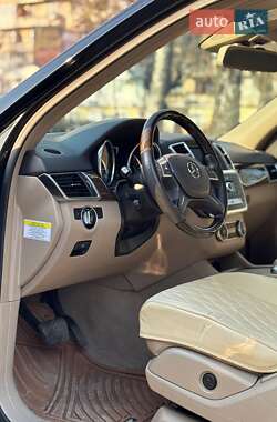 Внедорожник / Кроссовер Mercedes-Benz M-Class 2011 в 