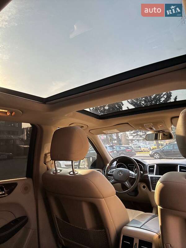 Внедорожник / Кроссовер Mercedes-Benz M-Class 2011 в Черновцах