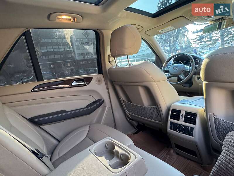 Внедорожник / Кроссовер Mercedes-Benz M-Class 2011 в Черновцах