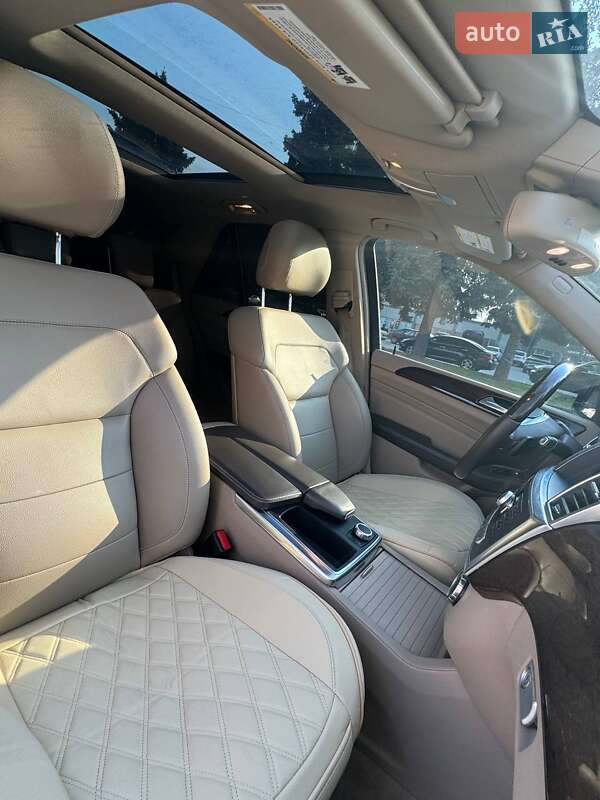 Внедорожник / Кроссовер Mercedes-Benz M-Class 2011 в Черновцах