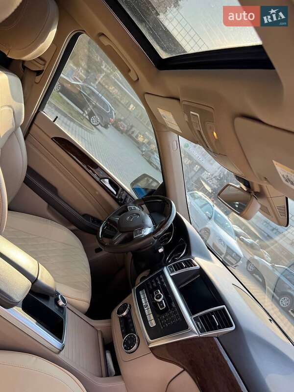 Внедорожник / Кроссовер Mercedes-Benz M-Class 2011 в Черновцах