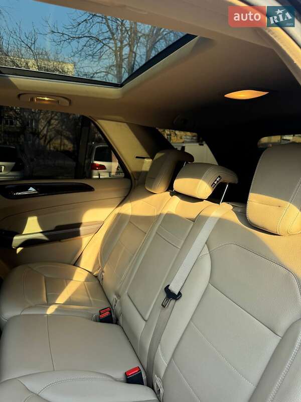 Внедорожник / Кроссовер Mercedes-Benz M-Class 2011 в Черновцах