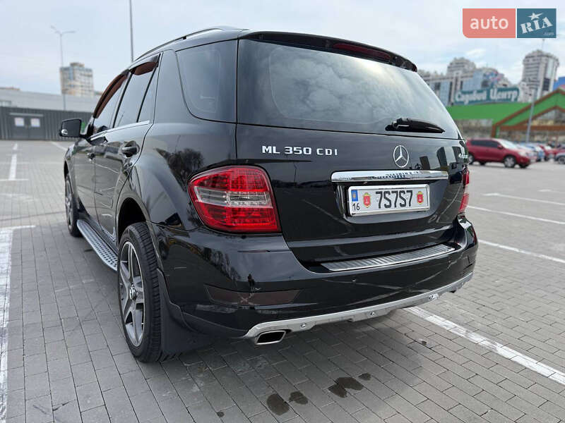 Внедорожник / Кроссовер Mercedes-Benz M-Class 2011 в Одессе