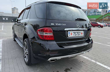 Внедорожник / Кроссовер Mercedes-Benz M-Class 2011 в 
