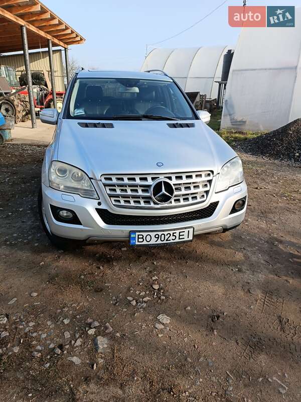 Внедорожник / Кроссовер Mercedes-Benz M-Class 2009 в Тернополе