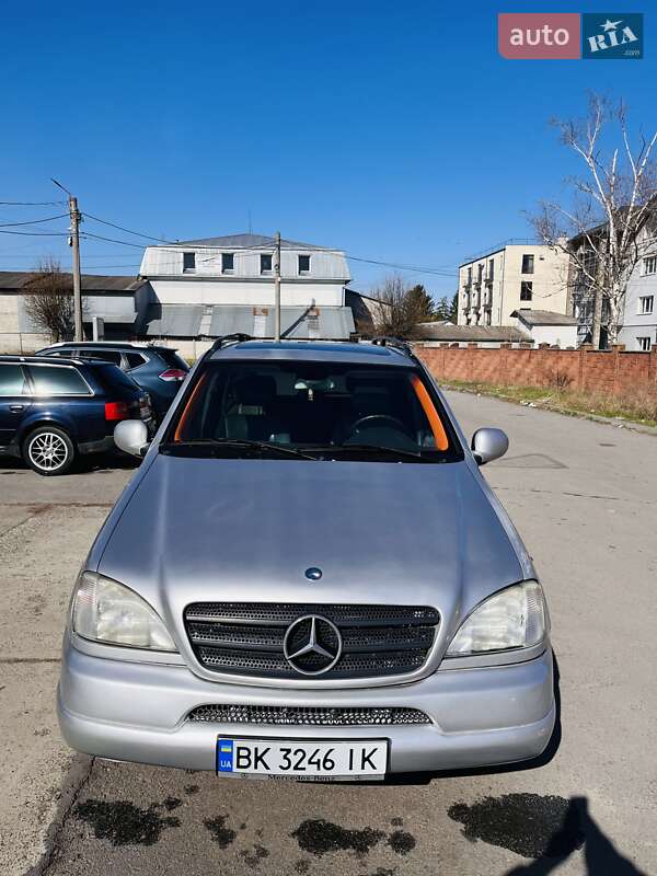 Внедорожник / Кроссовер Mercedes-Benz M-Class 2001 в Ровно