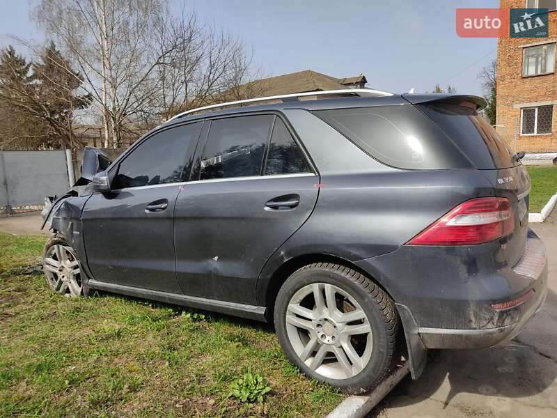 Позашляховик / Кросовер Mercedes-Benz M-Class 2012 в Сумах