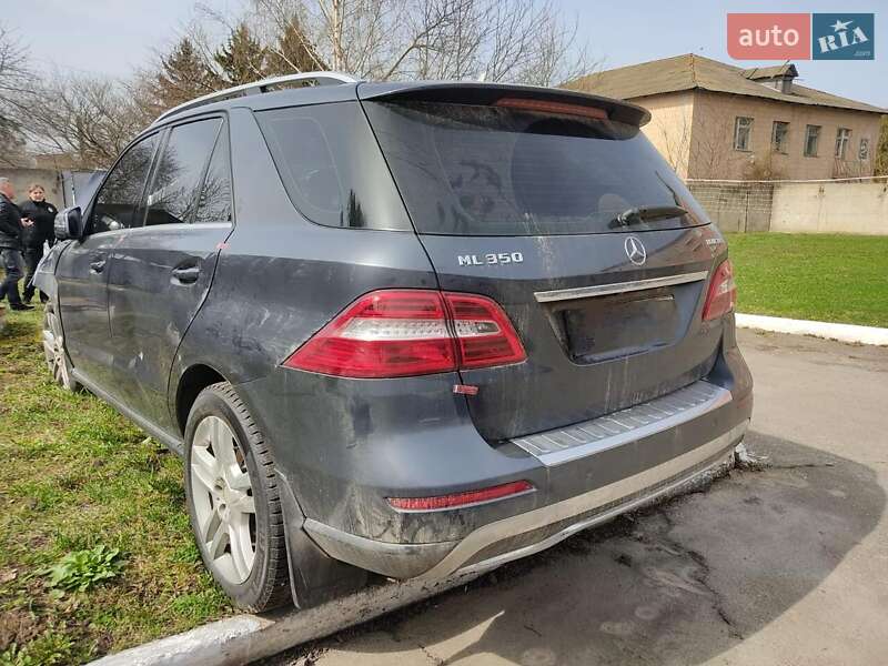 Позашляховик / Кросовер Mercedes-Benz M-Class 2012 в Сумах