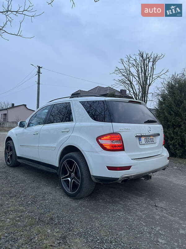 Внедорожник / Кроссовер Mercedes-Benz M-Class 2010 в Ровно
