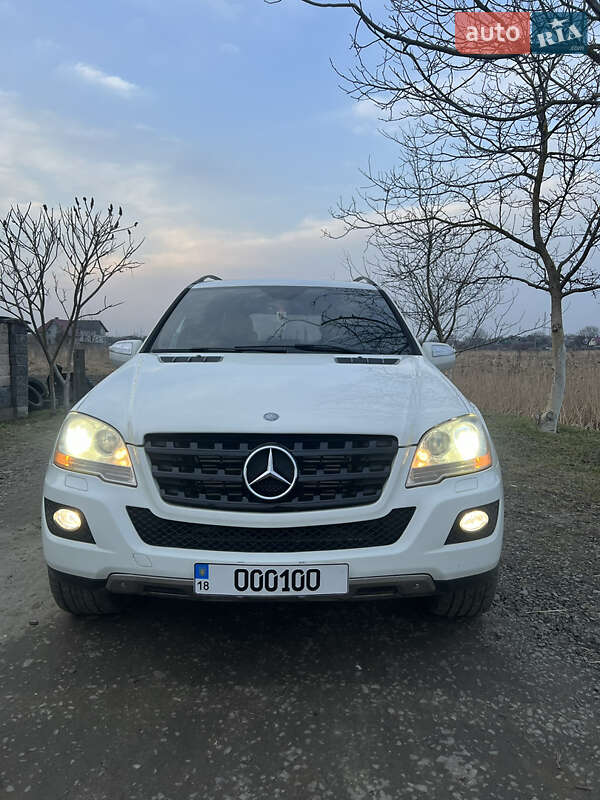 Внедорожник / Кроссовер Mercedes-Benz M-Class 2010 в Ровно