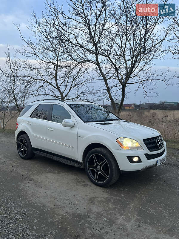 Внедорожник / Кроссовер Mercedes-Benz M-Class 2010 в Ровно