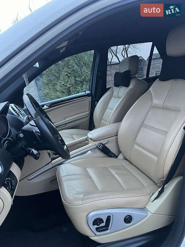 Внедорожник / Кроссовер Mercedes-Benz M-Class 2010 в Ровно