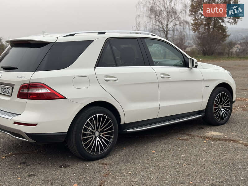 Позашляховик / Кросовер Mercedes-Benz M-Class 2012 в Чернівцях