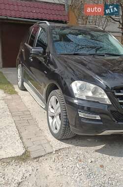 Внедорожник / Кроссовер Mercedes-Benz M-Class 2011 в 