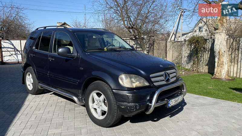 Внедорожник / Кроссовер Mercedes-Benz M-Class 2001 в 
