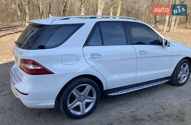 Позашляховик / Кросовер Mercedes-Benz M-Class 2013 в 