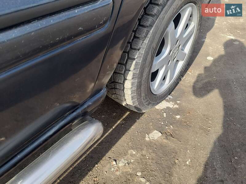 Внедорожник / Кроссовер Mercedes-Benz M-Class 2002 в Городке
