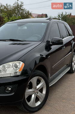 Внедорожник / Кроссовер Mercedes-Benz M-Class 2011 в 