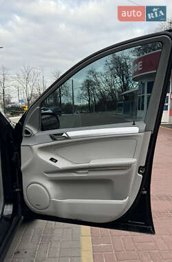 Внедорожник / Кроссовер Mercedes-Benz M-Class 2006 в 