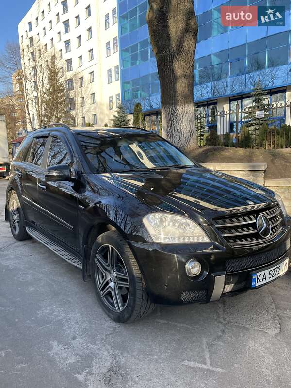Mercedes-Benz M-Class 2005