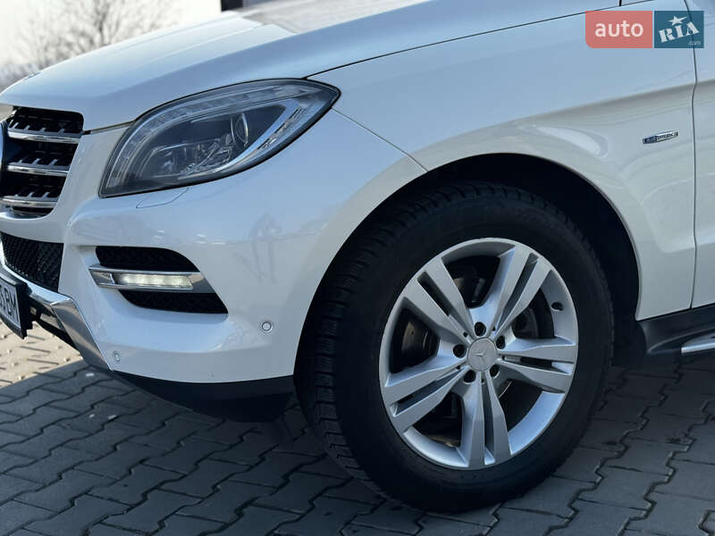 Позашляховик / Кросовер Mercedes-Benz M-Class 2012 в Чернівцях