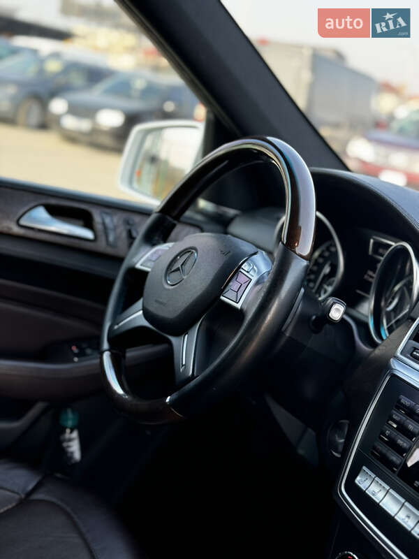 Позашляховик / Кросовер Mercedes-Benz M-Class 2012 в Чернівцях