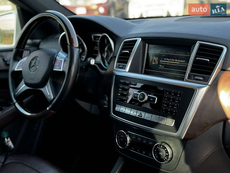 Позашляховик / Кросовер Mercedes-Benz M-Class 2012 в Чернівцях