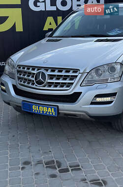 Внедорожник / Кроссовер Mercedes-Benz M-Class 2010 в 
