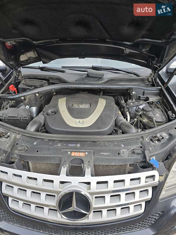 Внедорожник / Кроссовер Mercedes-Benz M-Class 2010 в Киеве