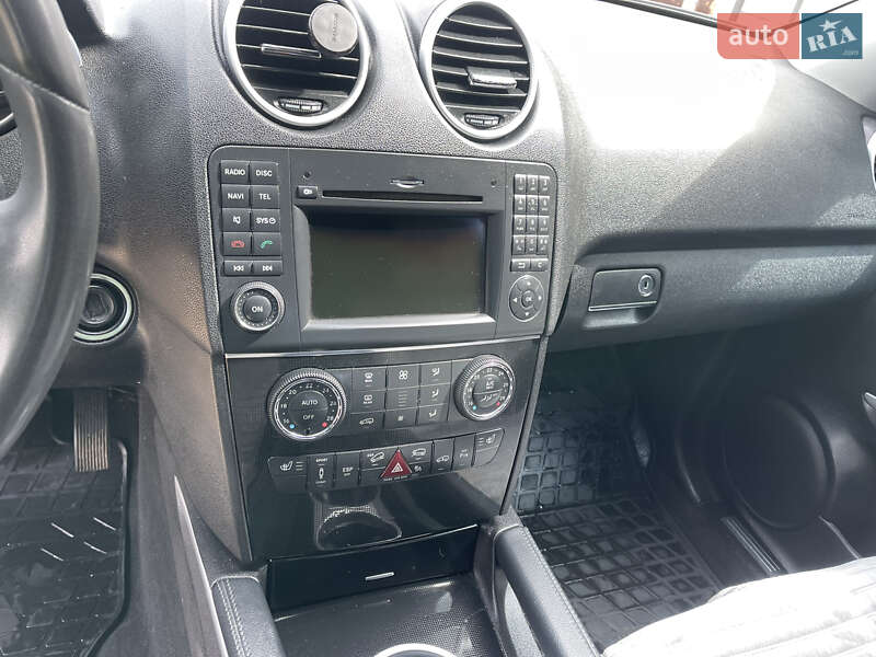 Внедорожник / Кроссовер Mercedes-Benz M-Class 2010 в Черновцах