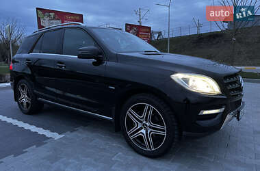 Позашляховик / Кросовер Mercedes-Benz M-Class 2012 в 