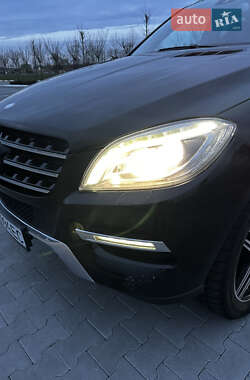 Позашляховик / Кросовер Mercedes-Benz M-Class 2012 в 