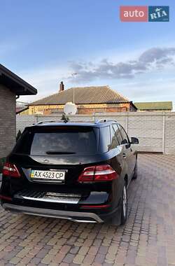 Позашляховик / Кросовер Mercedes-Benz M-Class 2012 в 